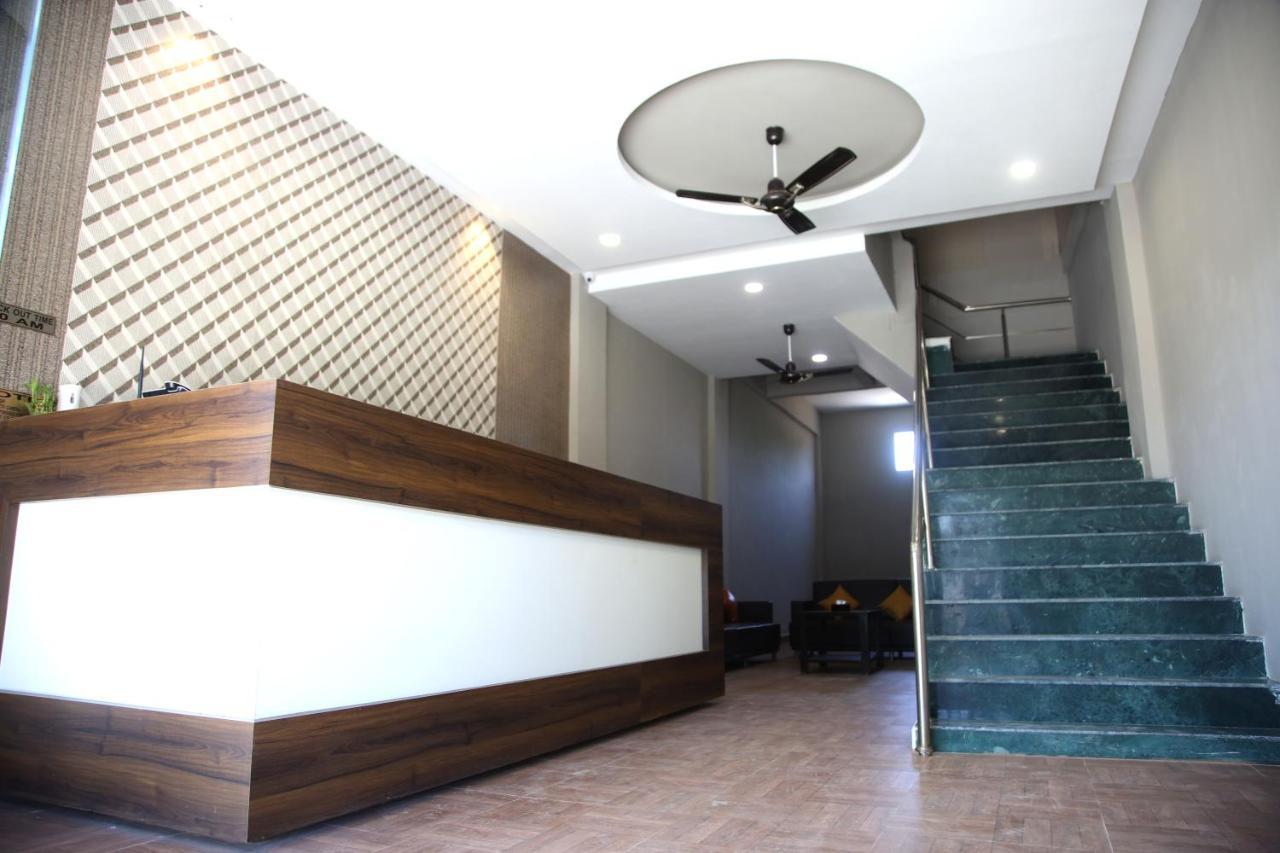 Elite Inn لونافالا المظهر الخارجي الصورة