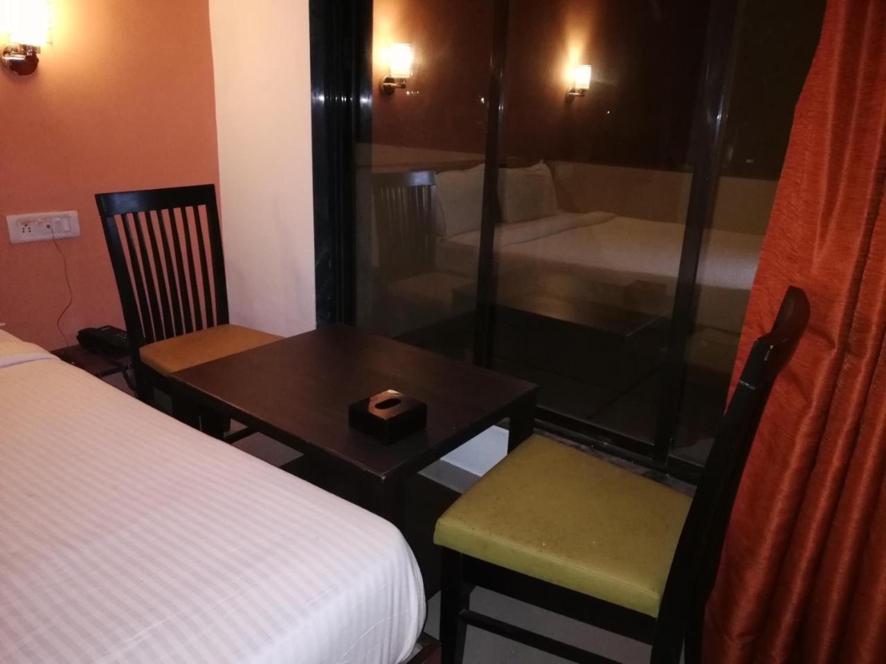 Elite Inn لونافالا المظهر الخارجي الصورة