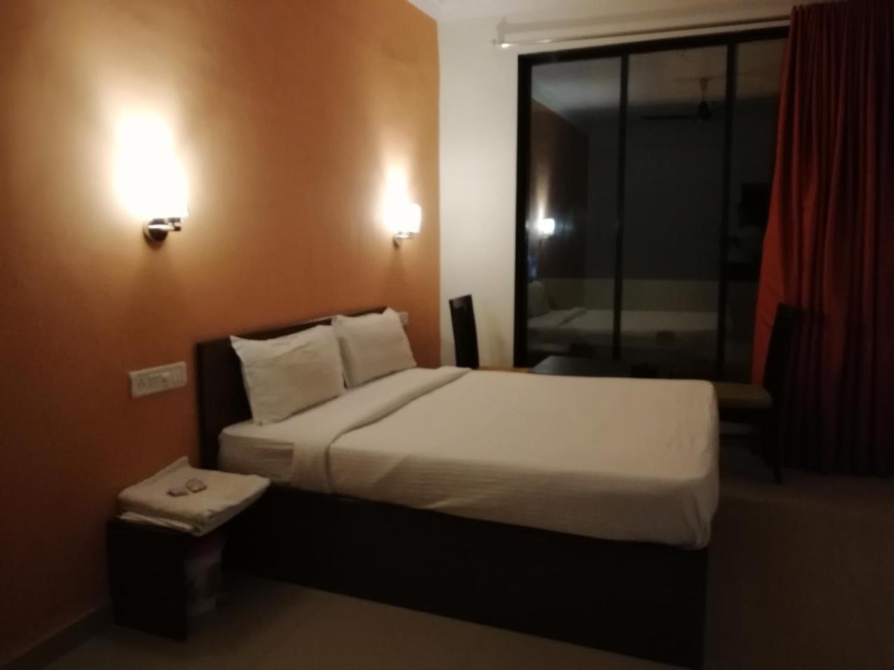 Elite Inn لونافالا المظهر الخارجي الصورة