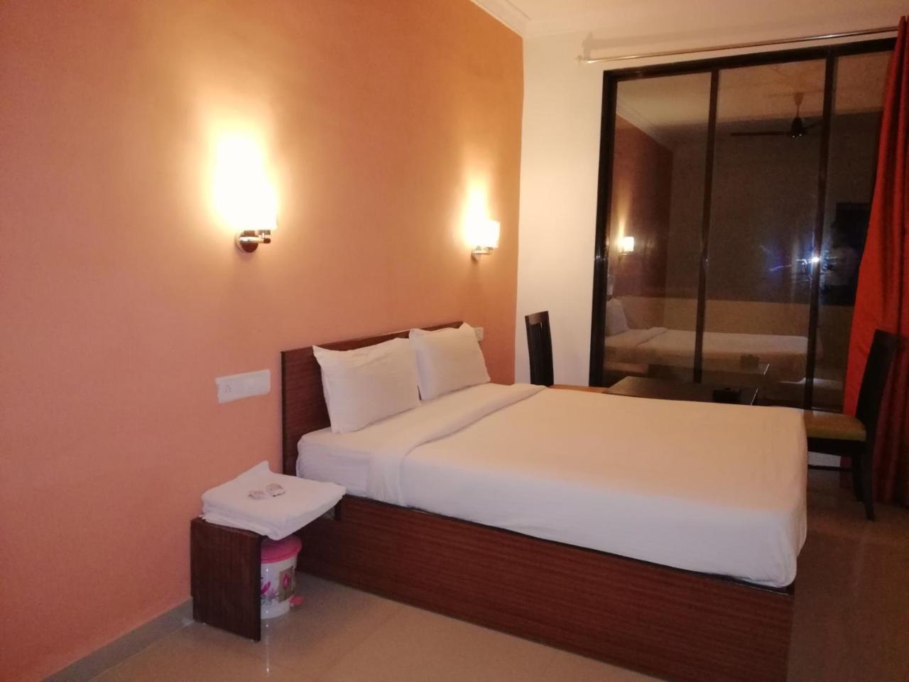 Elite Inn لونافالا المظهر الخارجي الصورة