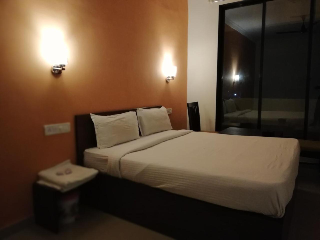 Elite Inn لونافالا المظهر الخارجي الصورة