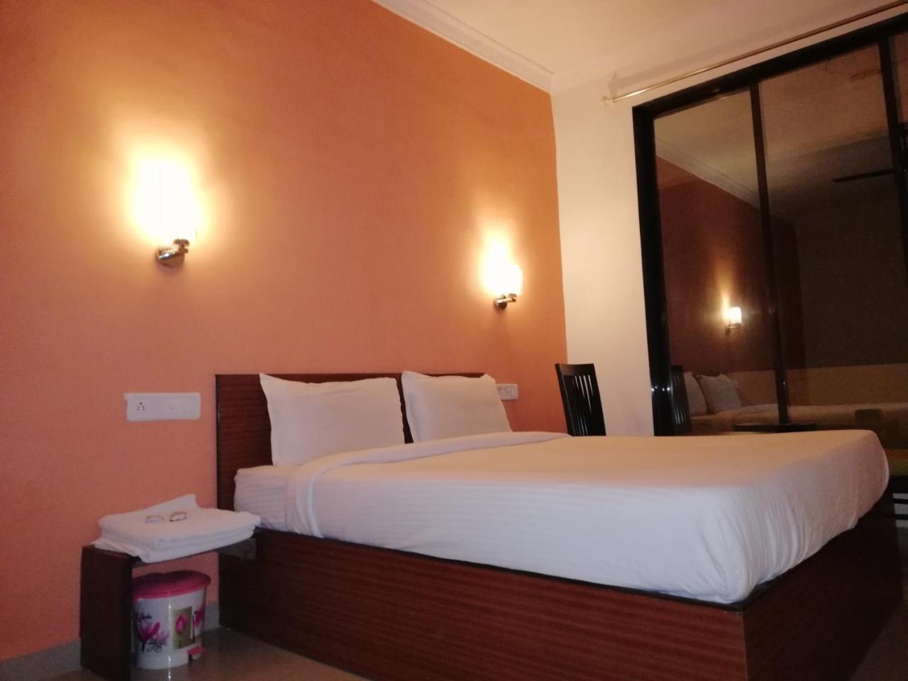 Elite Inn لونافالا المظهر الخارجي الصورة